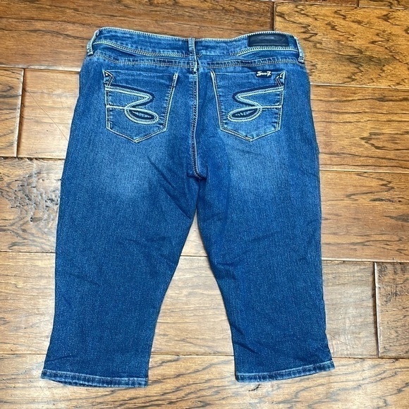 Seven7 women’s Capri blue jeans - Picture 2 of 6